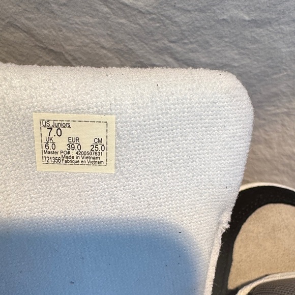 Vans Men's Black and White Sneakers - Picture 7 of 9